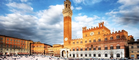 Siena: Plaza del Campo con la Torre Mangia