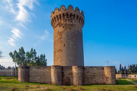 Azerbayan: Castillo Cuadrangular en Mardakan