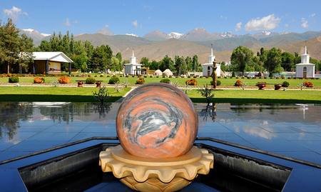 Complejo Cultural Rukh Ordo de Cholpon-Ata