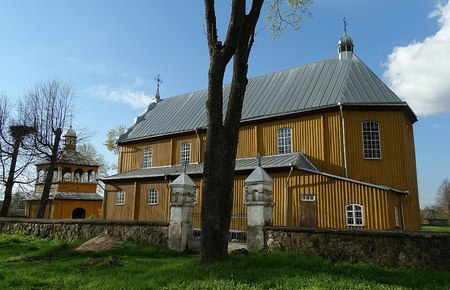 Tabariškės: Iglesia de madera de San Miguel