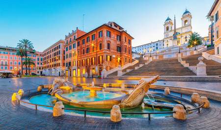 Piazza Spagna: Fontana della Barcacci